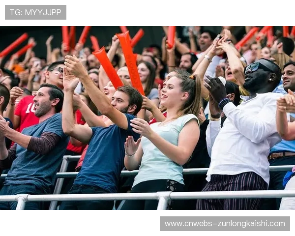 红三角联赛看台氛围：球迷不分阵营为每一次拼搏鼓掌