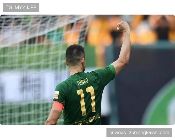 浙江队官宣与中场核心弗兰克完成续约,新合同至2027年 浙江队官宣与中场核心弗兰克完成续约,新合同至2027年